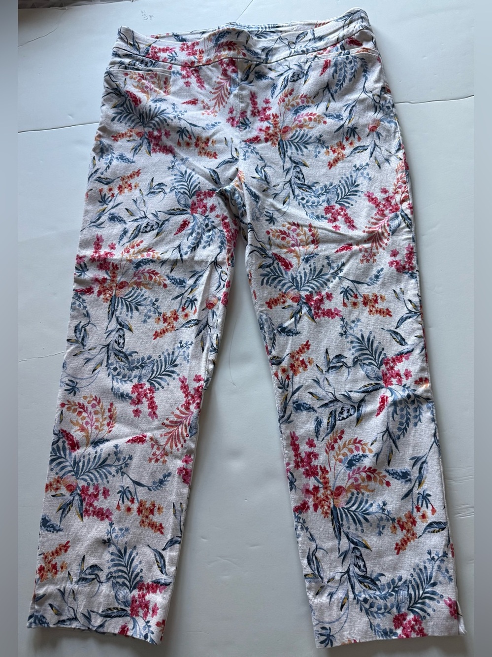Women's chinos size 12 pull on preppy capris